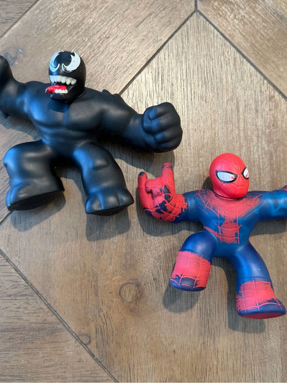 2020 Heroes of Goo Jit Zu Marvel Heroes Versus Pack - Spider Man vs Venom 4"